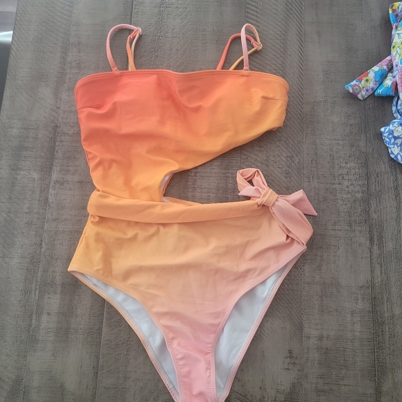 NWOT Swimsuit - 1 Piece Ombre Swimsuit Bathing Size Small ✨️ - Picture 1 of 3